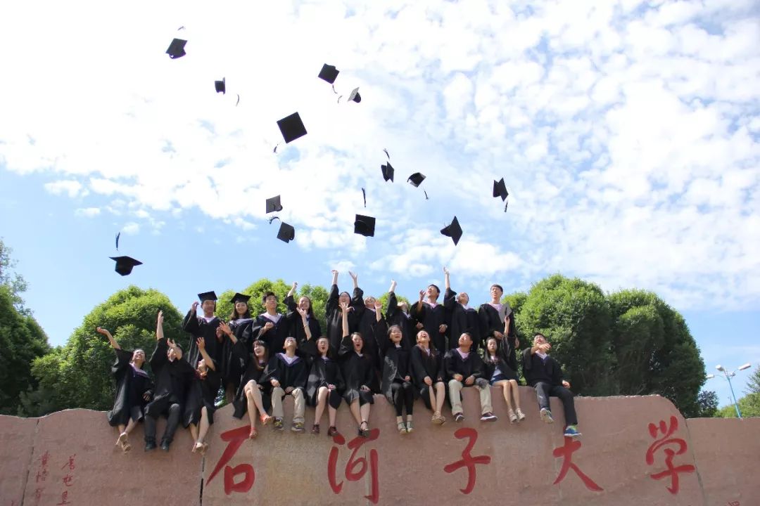 马背上建校，如今同层换教室要走8分钟，这是什么“神仙”学校？ | 足迹