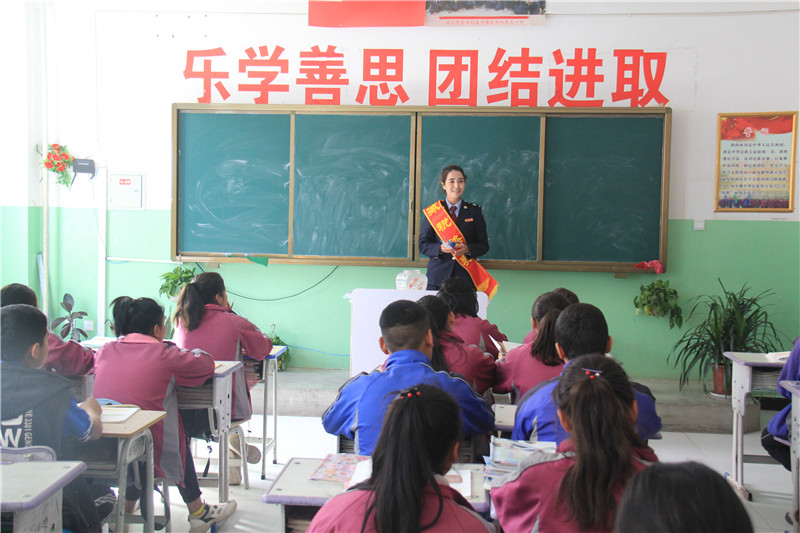 和田洛浦县第四小学图片