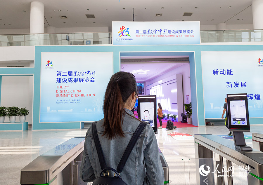 观众可“刷脸”入场 焦艳 摄
