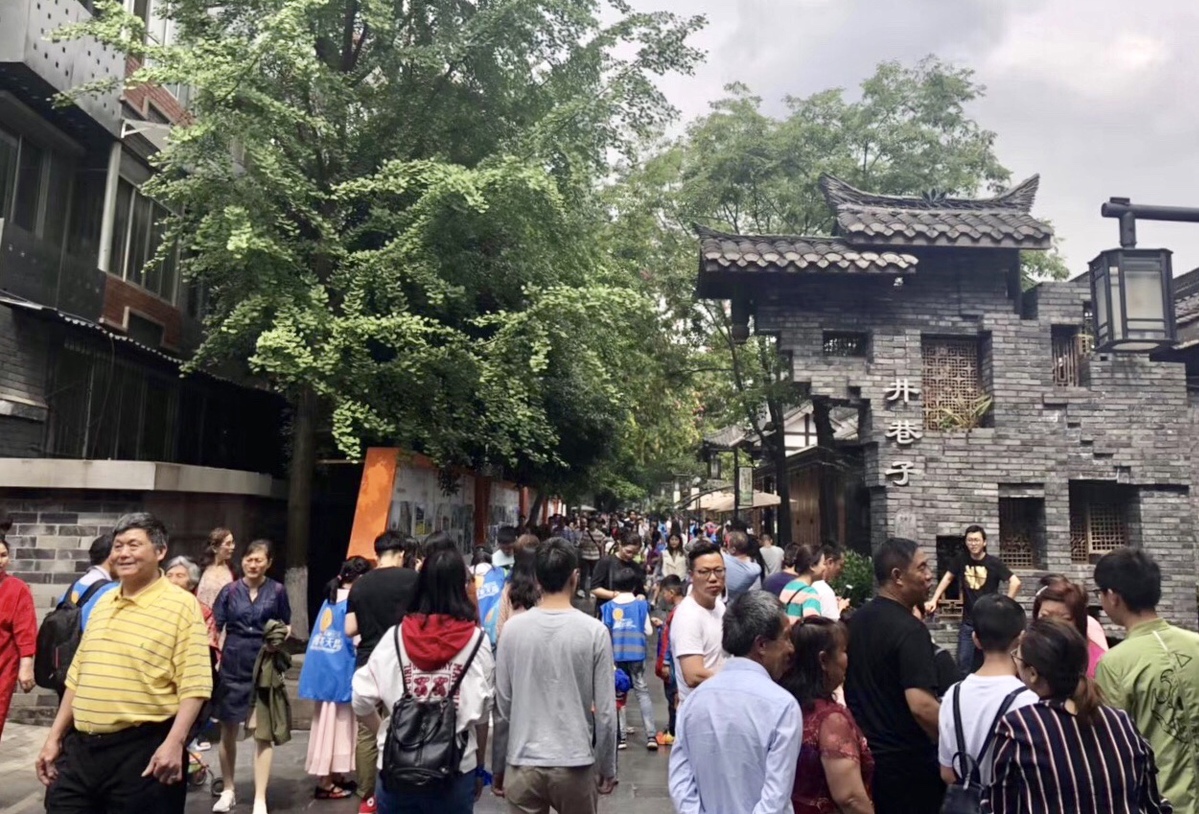 游人如织的宽窄巷子 六月宽窄体验季活动亮点一览 亮点活动一:香气