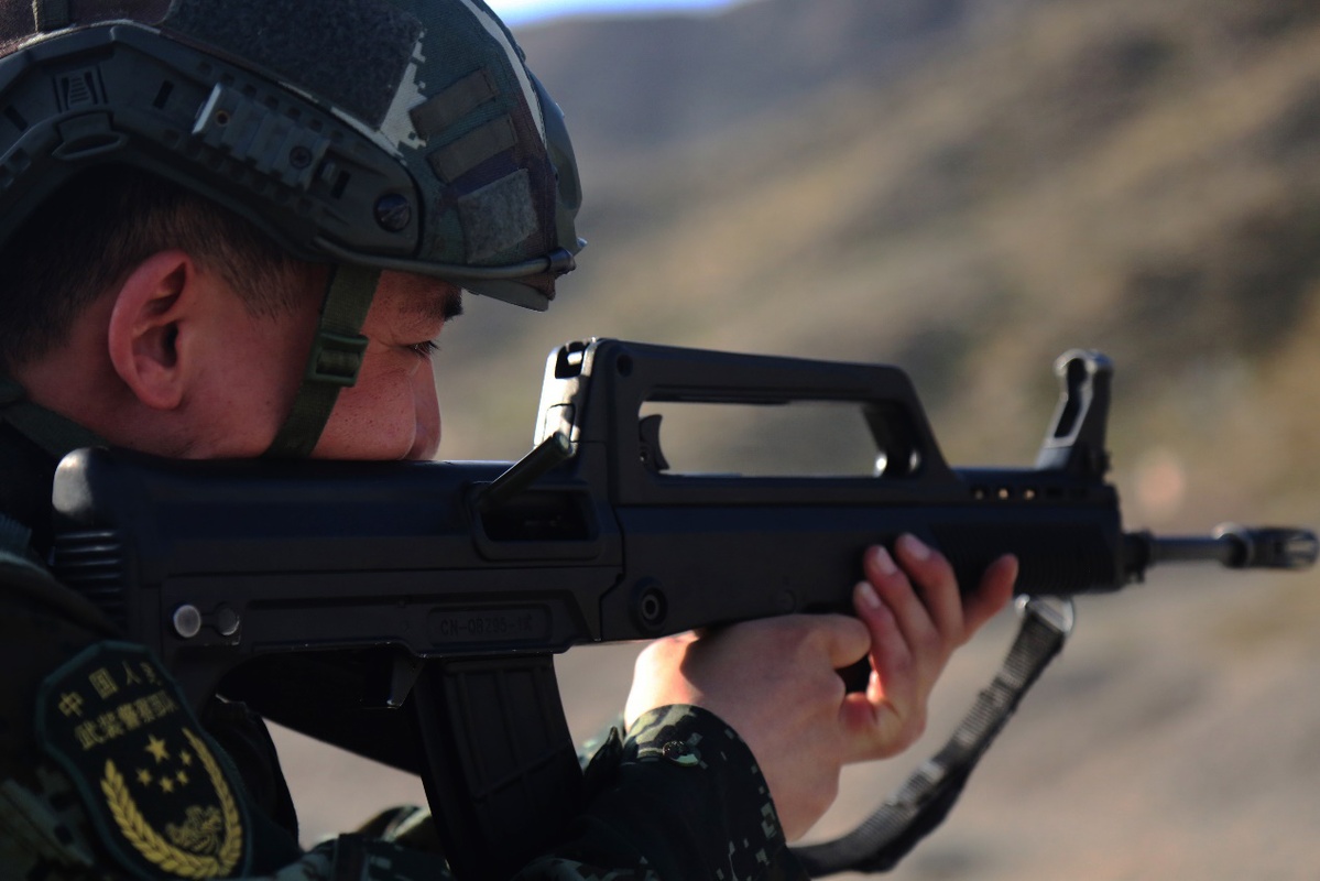 出枪上膛,指向击发,转换姿势,变换方向,互换枪种,更换弹匣和排除故障