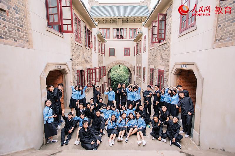 武汉大学毕业照 蔡文浩/摄