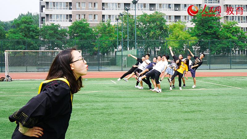 北方工业大学毕业照 张鑫湋/摄