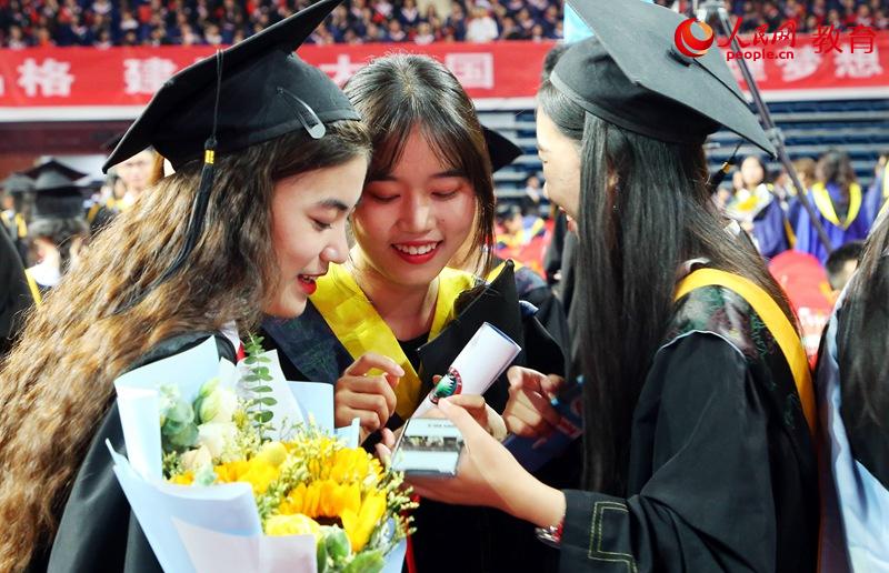 北京理工大学毕业照 徐思军/摄