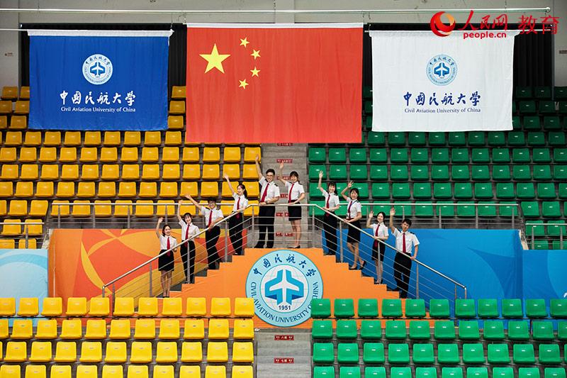 中国民航大学毕业照 李玮琪/摄