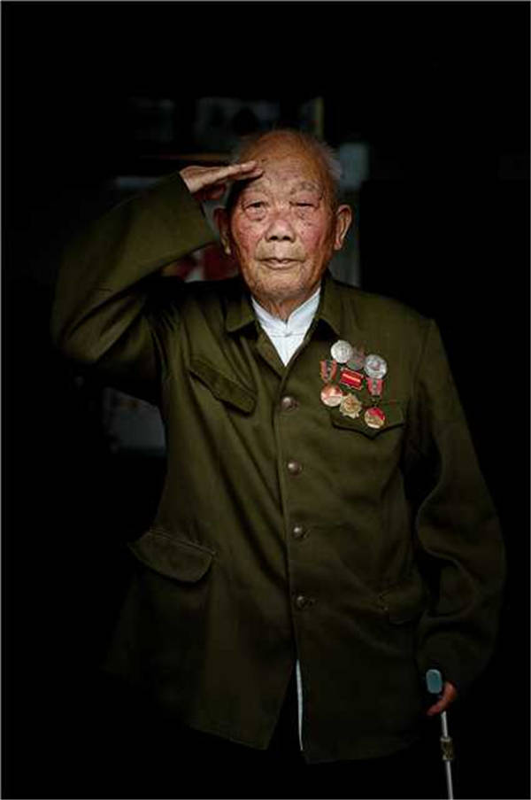 "人民功臣"甘厚美老人