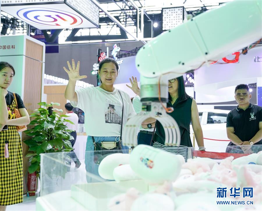 （社会）（10）5G技术亮相2019中国国际智能产业博览会