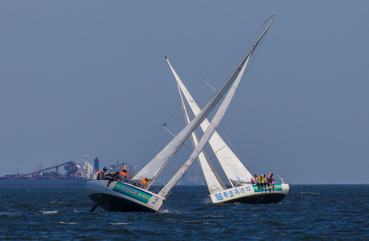 第四届大帆赛首日千帆竞逐高潮迭起