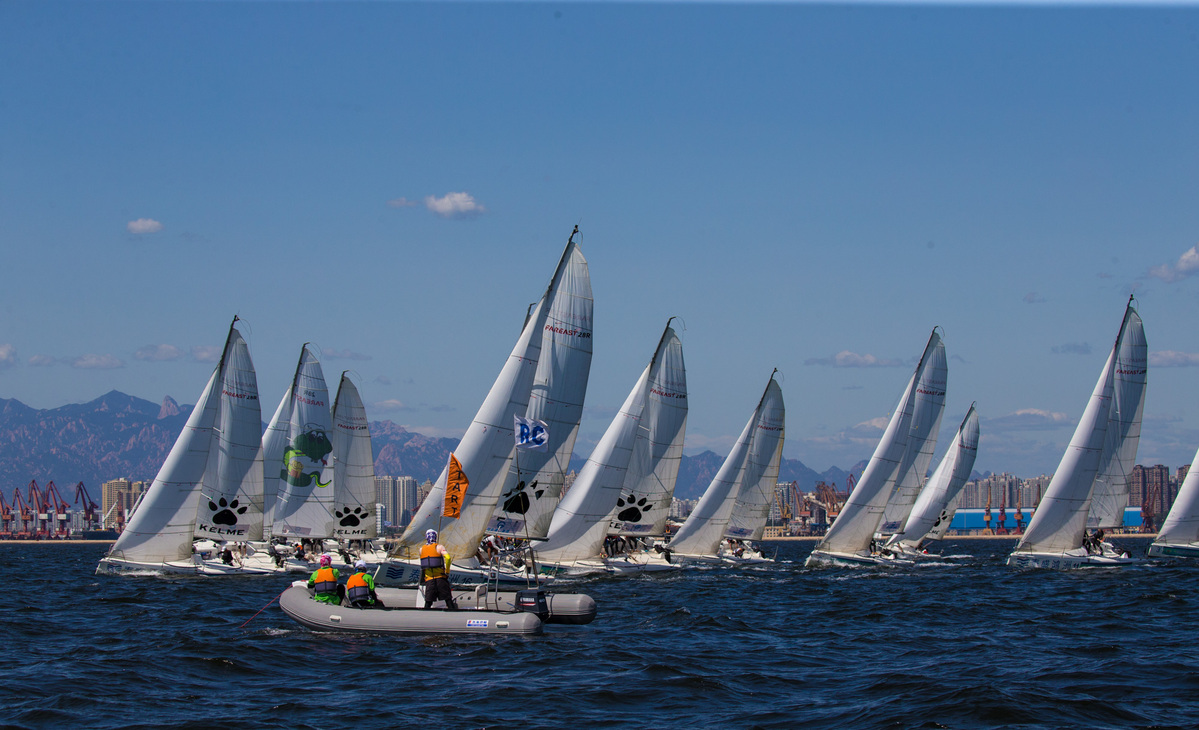 第四届大帆赛首日千帆竞逐高潮迭起