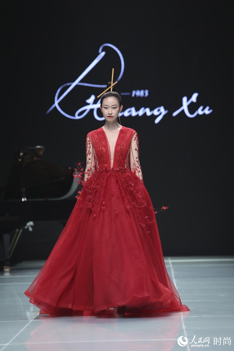 北京时装周开幕首秀 中国传统文化元素融入高定设计【3】