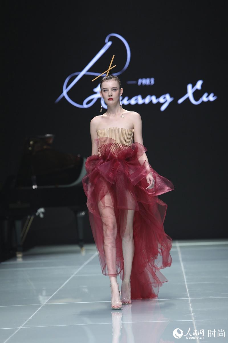 北京时装周开幕首秀 中国传统文化元素融入高定设计【5】