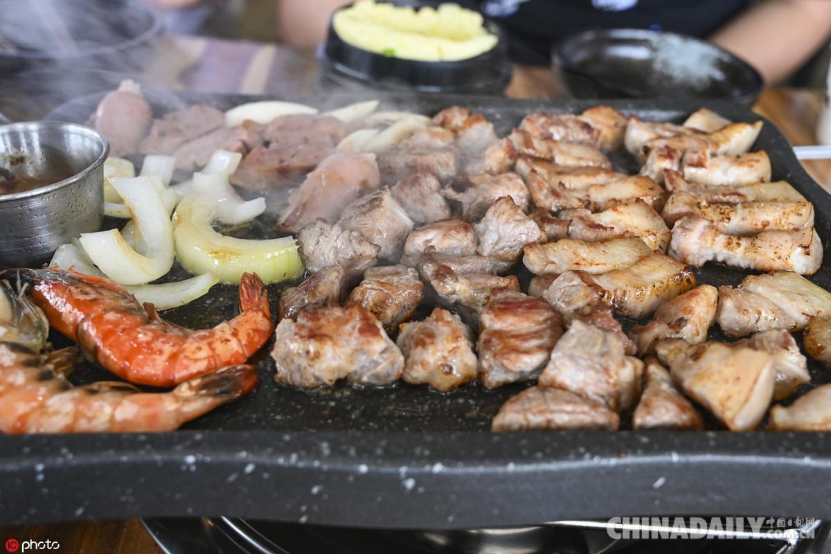 韩国济州岛高人气烤黑猪肉合集!油滋滋的烤黑猪五花肉真的让人好难拒绝！