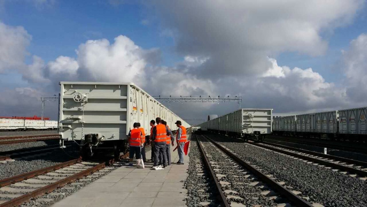 中车齐车集团造铁路货车在肯尼亚内马铁路正式通车