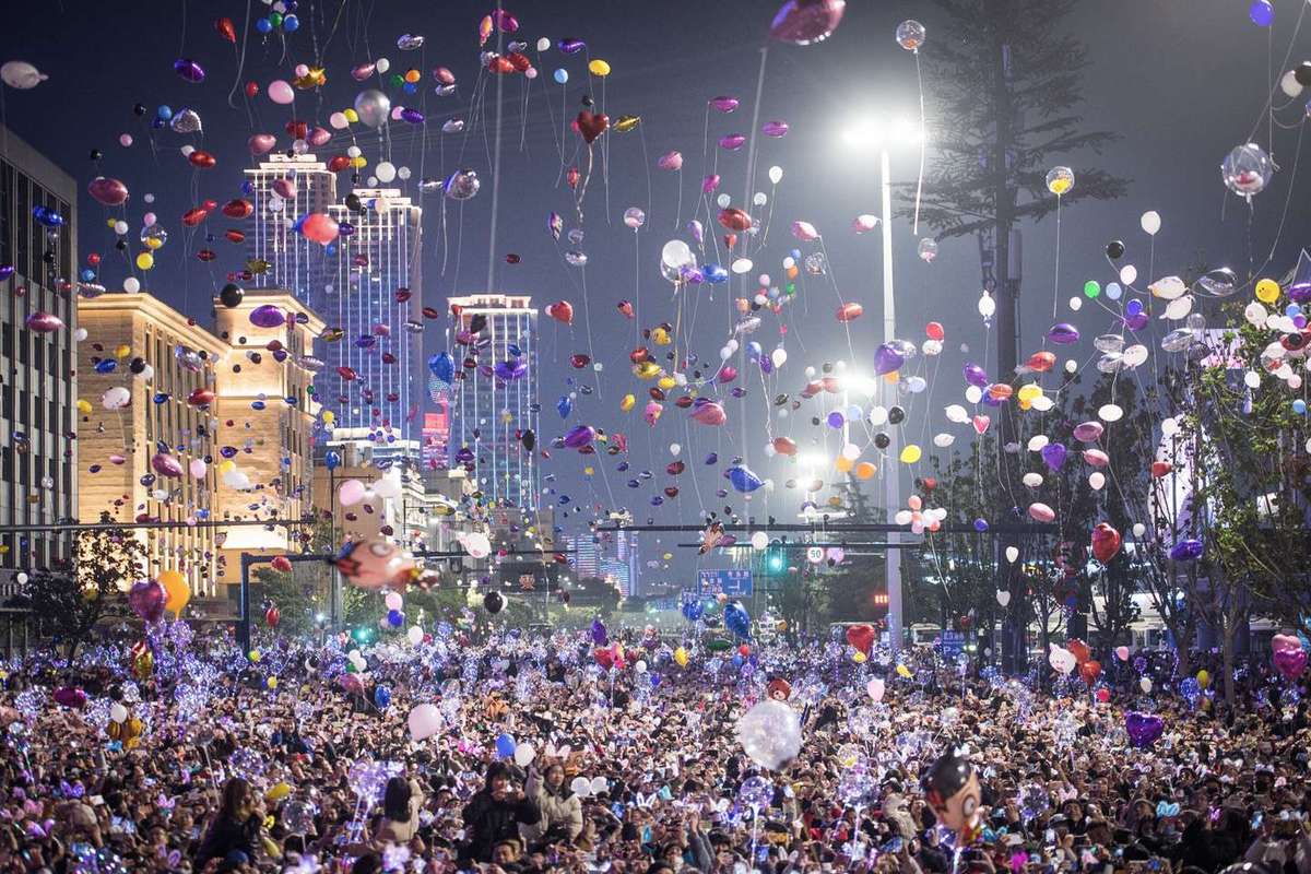 台北101跨年烟火秀市民集体狂欢 脑筋急转弯避免拥堵（图) | 北晚新视觉
