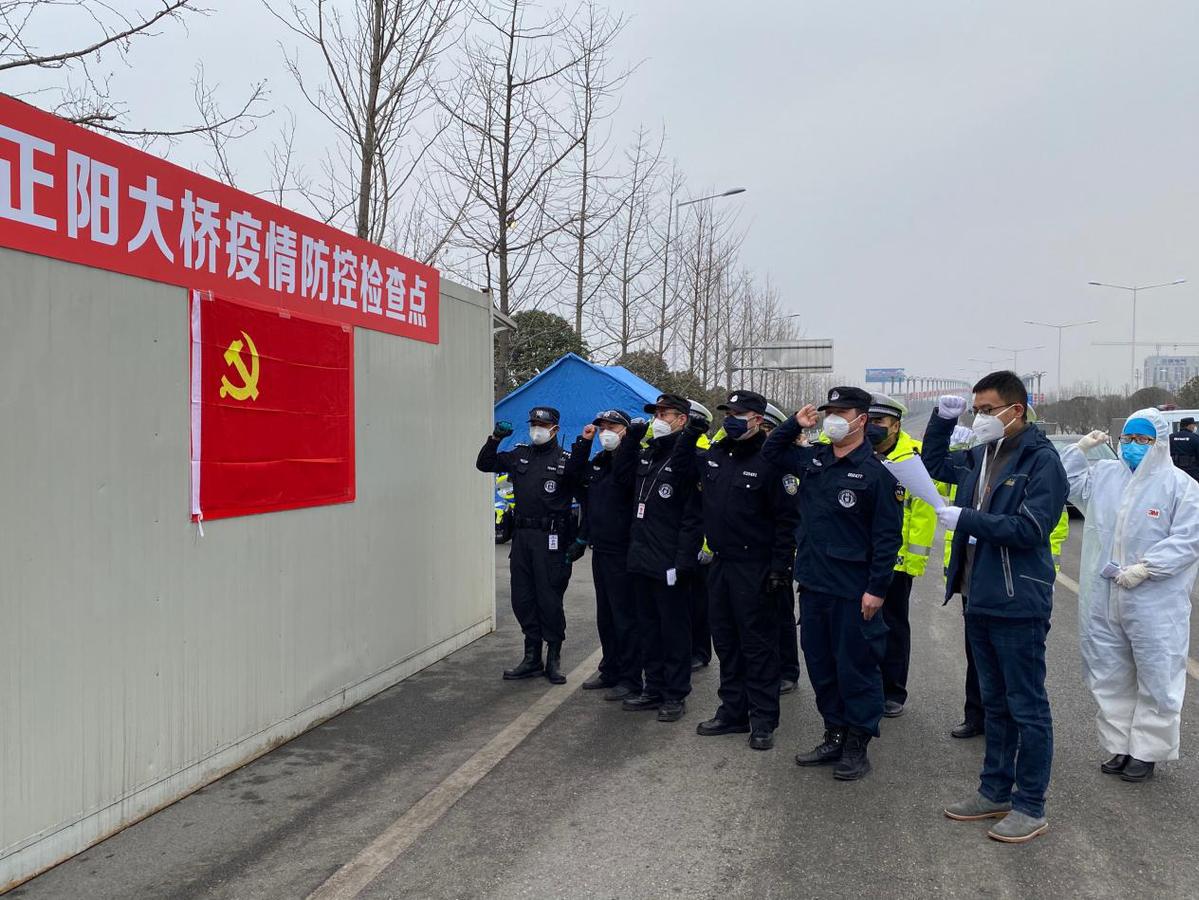 正阳大桥"疫"线的宣誓:疫情不退,党员不退 - 中国日报网