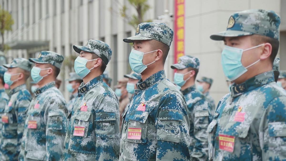 驻鄂部队10名95后抗疫战士火线入党