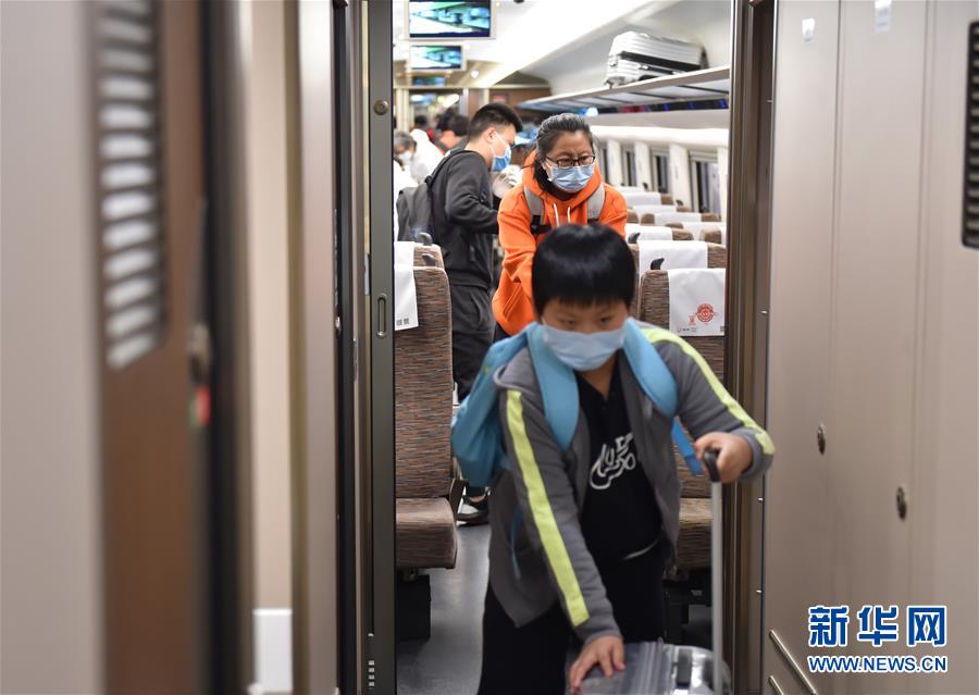 （聚焦疫情防控）（3）武汉“解封”后首趟返京列车抵达北京西站