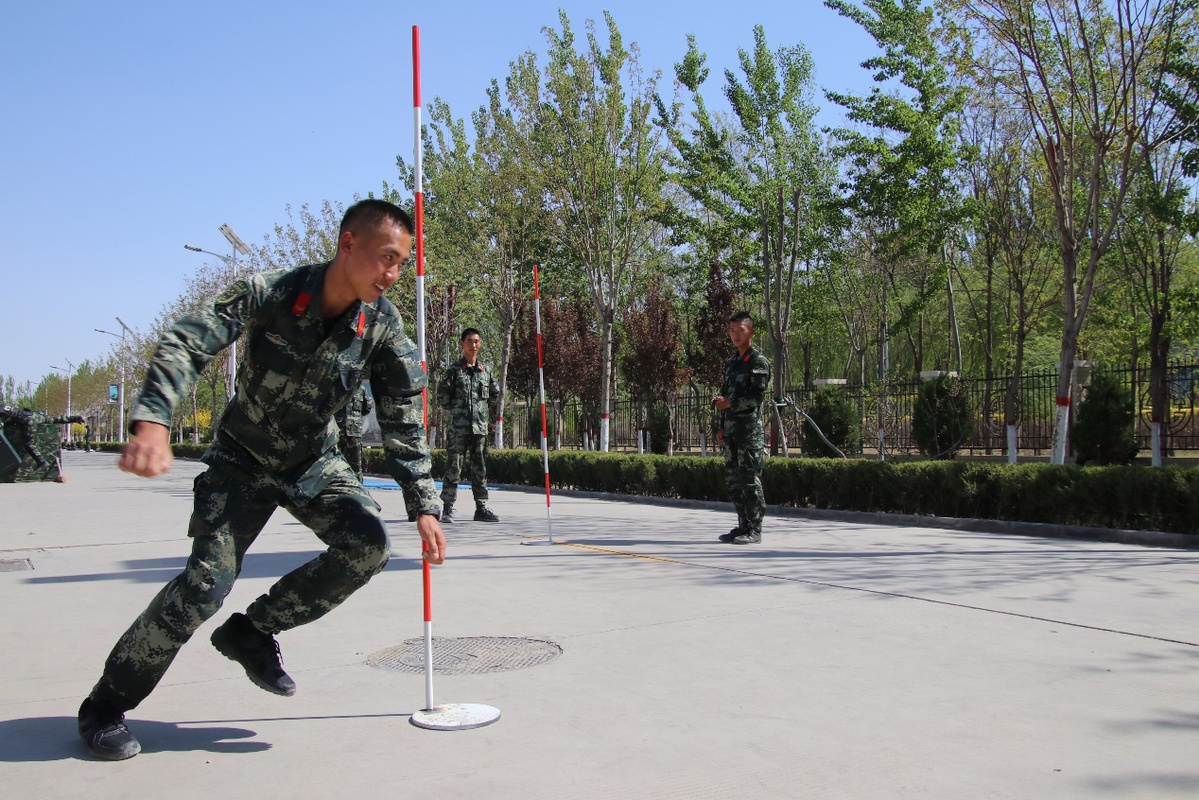 30乘2蛇形跑场地规范图片