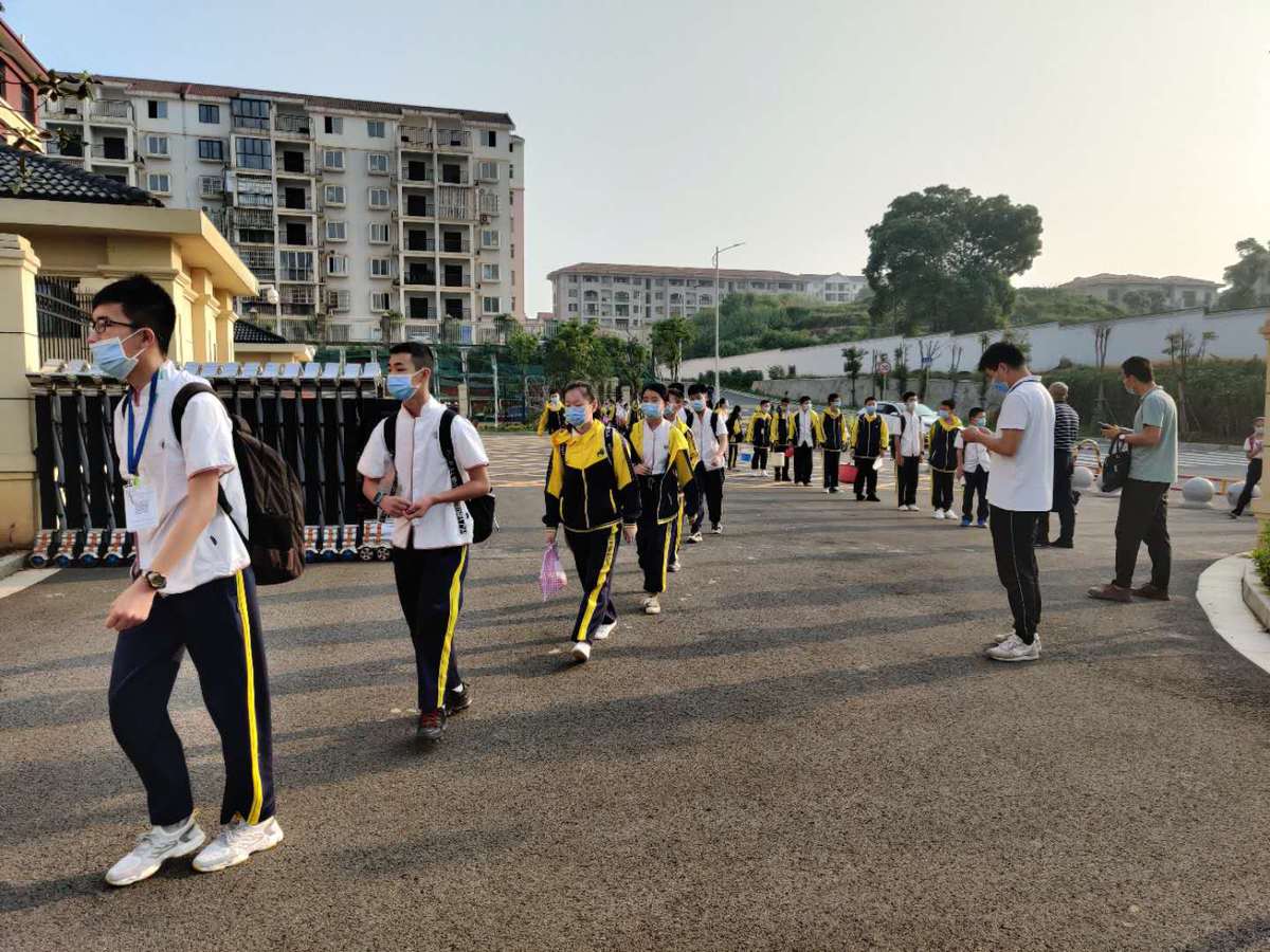 2020年5月11日,南昌二十八中教育集团湾里实验学校迎来了初中部学生
