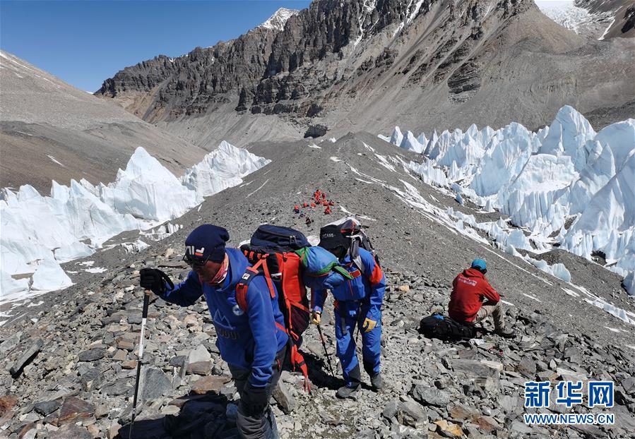 （2020珠峰高程测量）（2）2020珠峰高程测量登山队抵达海拔6500米的前进营地
