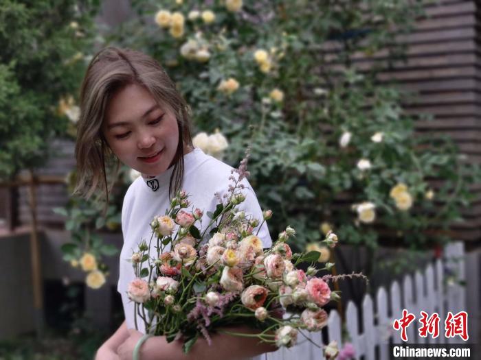 妹妹李珏把海外时尚的婚礼理念引入，颇受时下年轻人的欢迎。受访者供图
