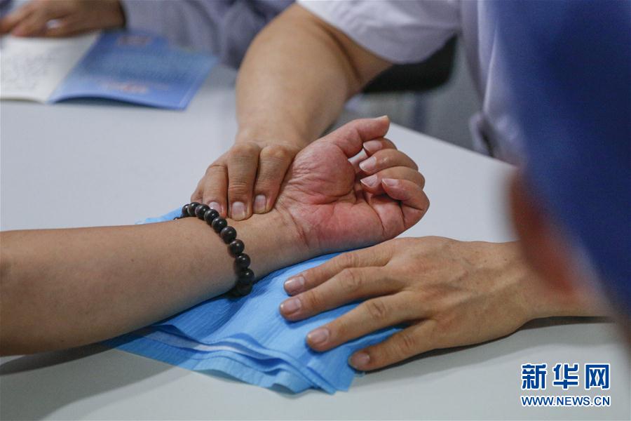 （健康）（8）向生命致敬 向医师致敬（二）：中西协作 护佑生命——记北京中医医院刘清泉