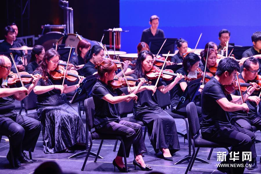 （文化）（5）天津大剧院举办首场大型户外交响音乐会