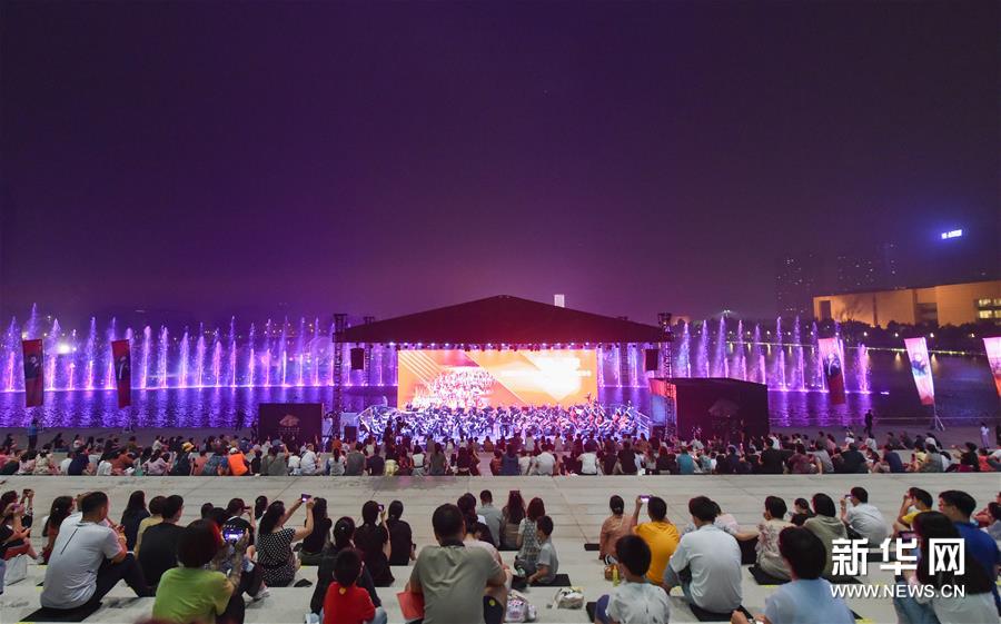 （文化）（1）天津大剧院举办首场大型户外交响音乐会