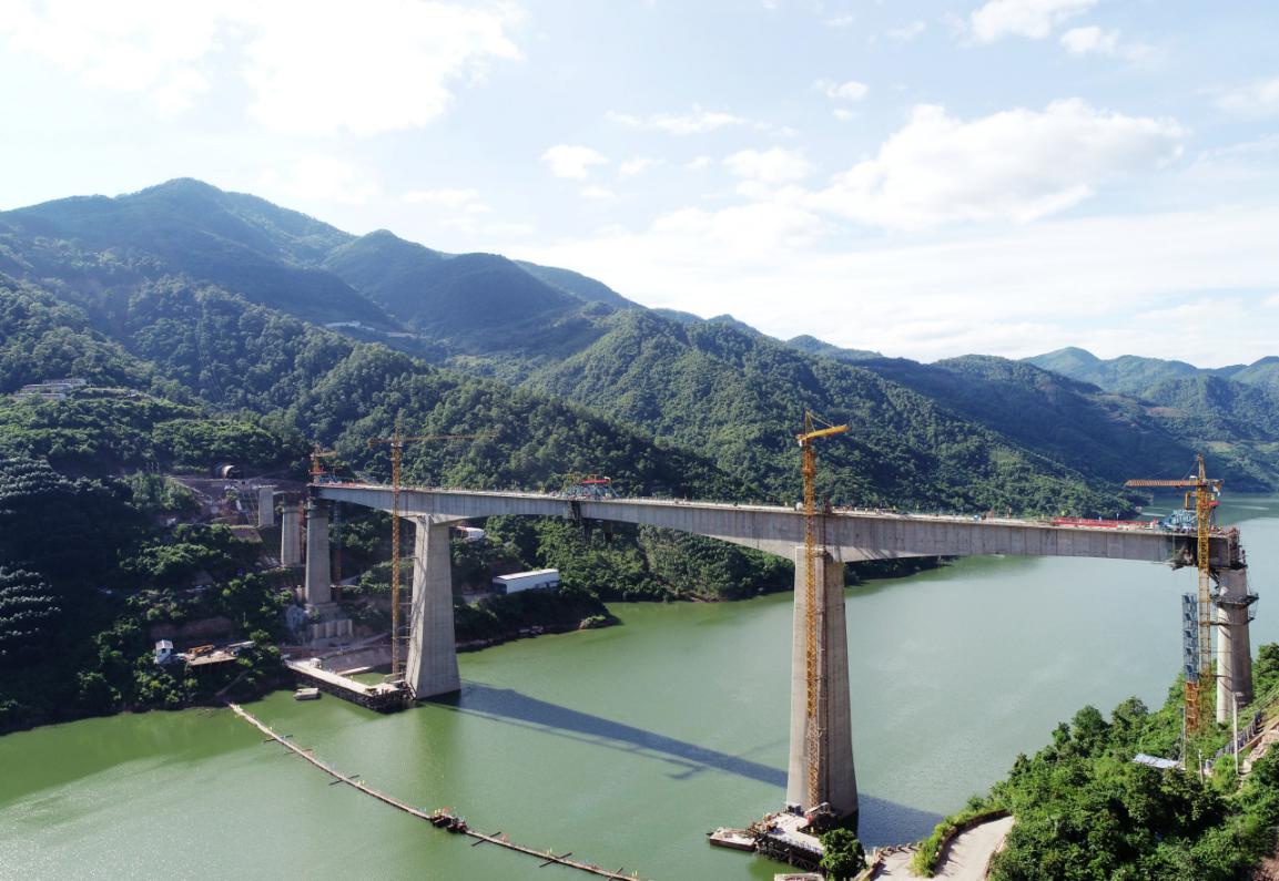 国内铁路最大跨度连续刚构梁，阿墨江双线特大桥合龙