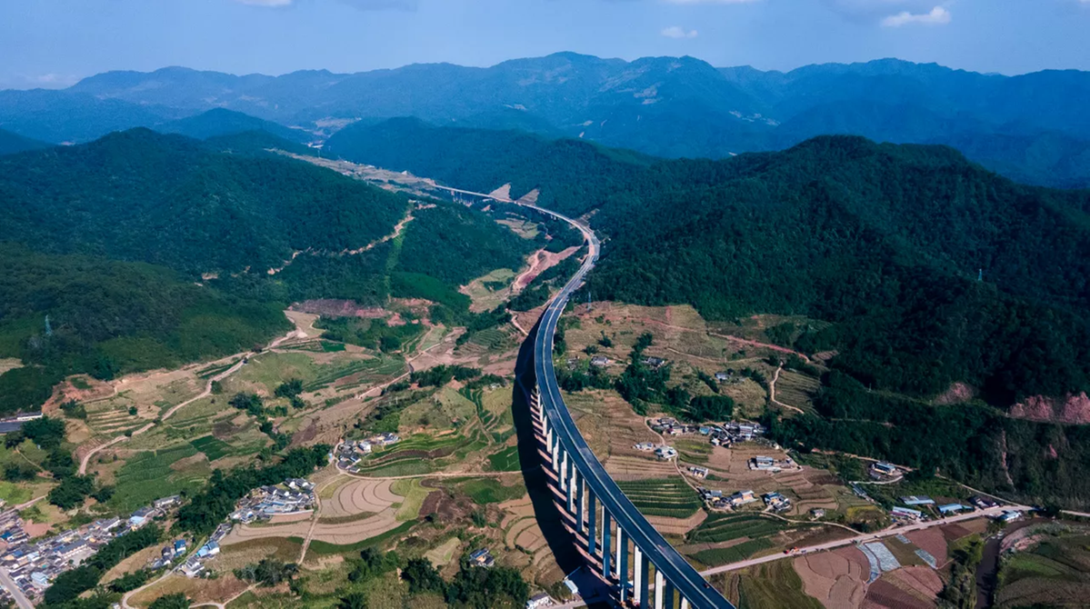 中緬國際大通道墨臨高速公路順利通車並聯網收費運營 雲南16個州市全