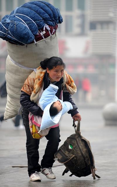 中国日报在线评论：赞扬11年前的“春节妈妈”。 在斗争中阅读和感动中国故事黑龙江新闻网| 黑龙江日报客户