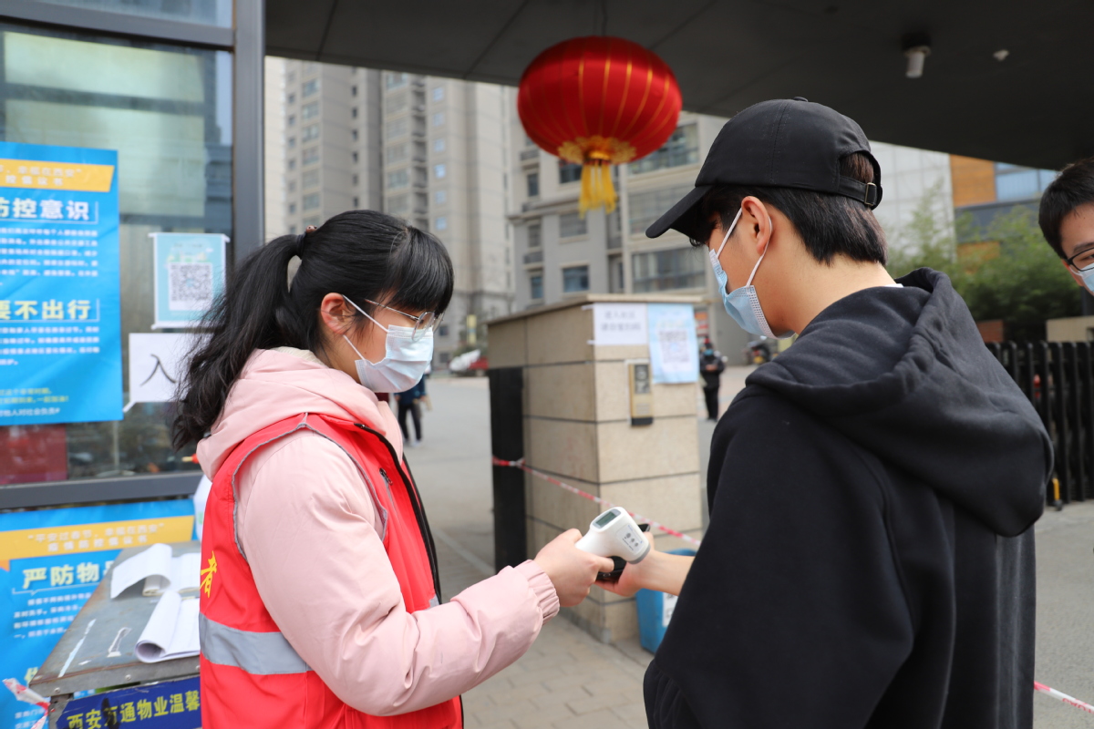 大学生投身疫情防控彰显青春担当