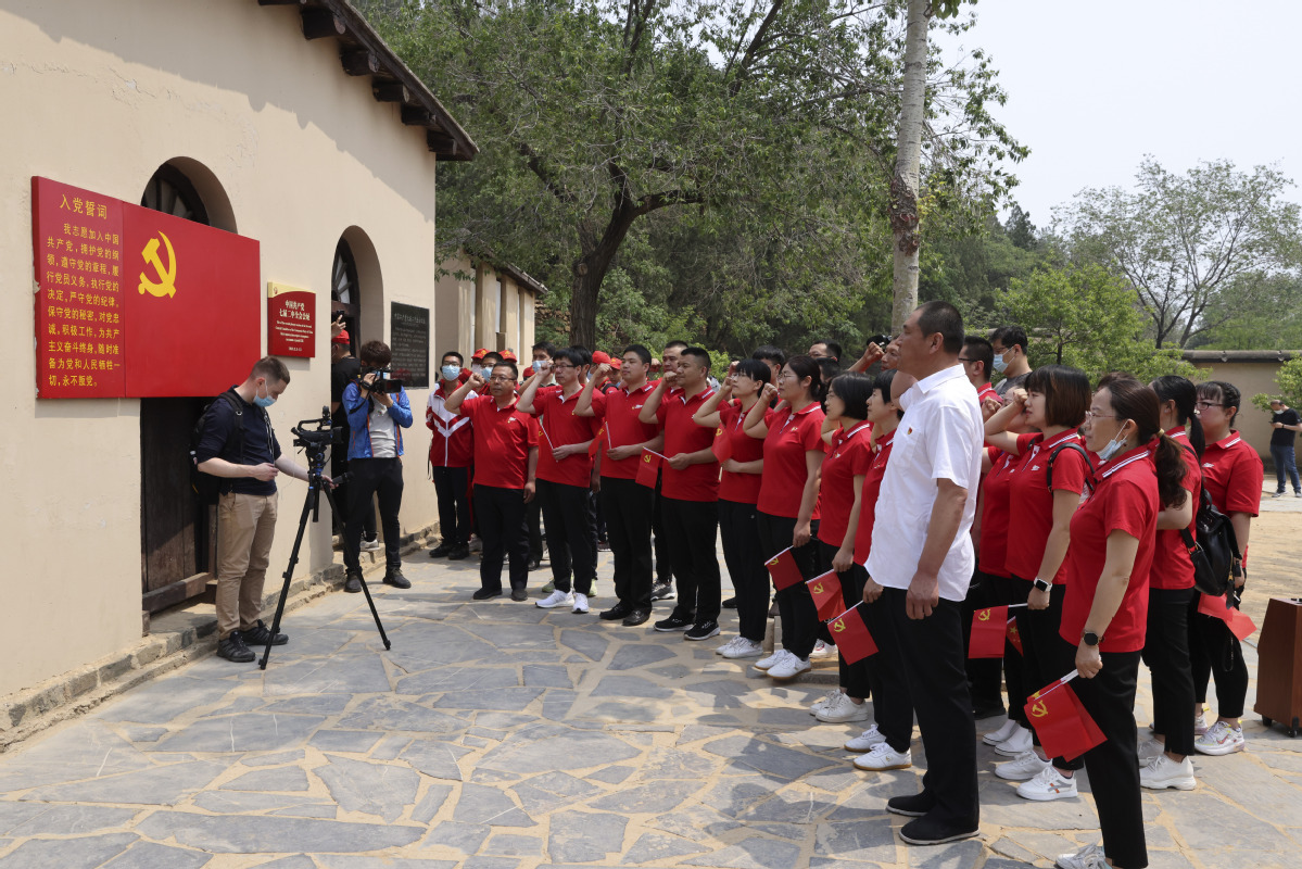 建党百年境外媒体红色之旅采访活动走进西柏坡