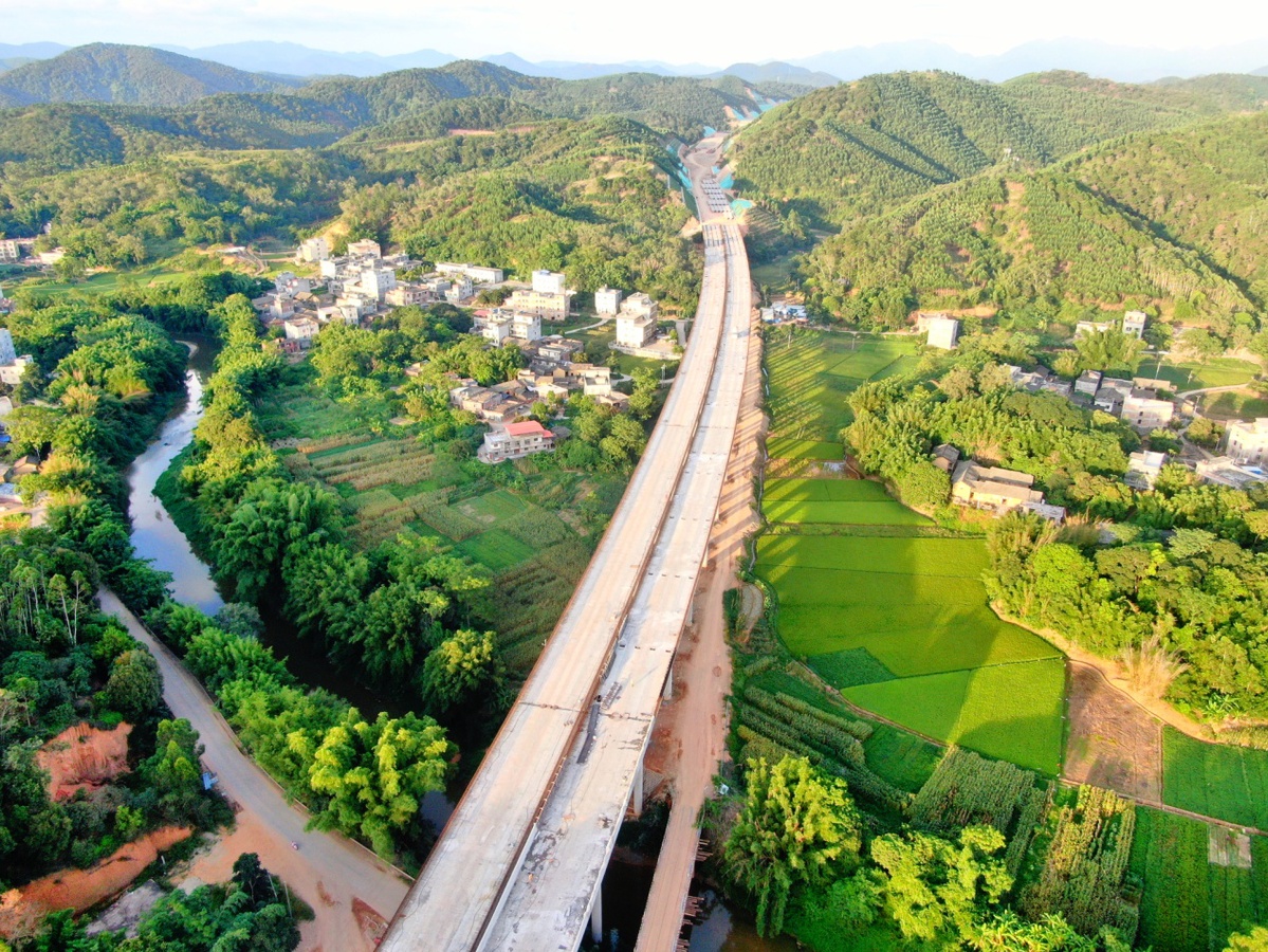 據悉,浦清高速全稱為浦北至北流(清灣)高速公路項目,項目總投資144.