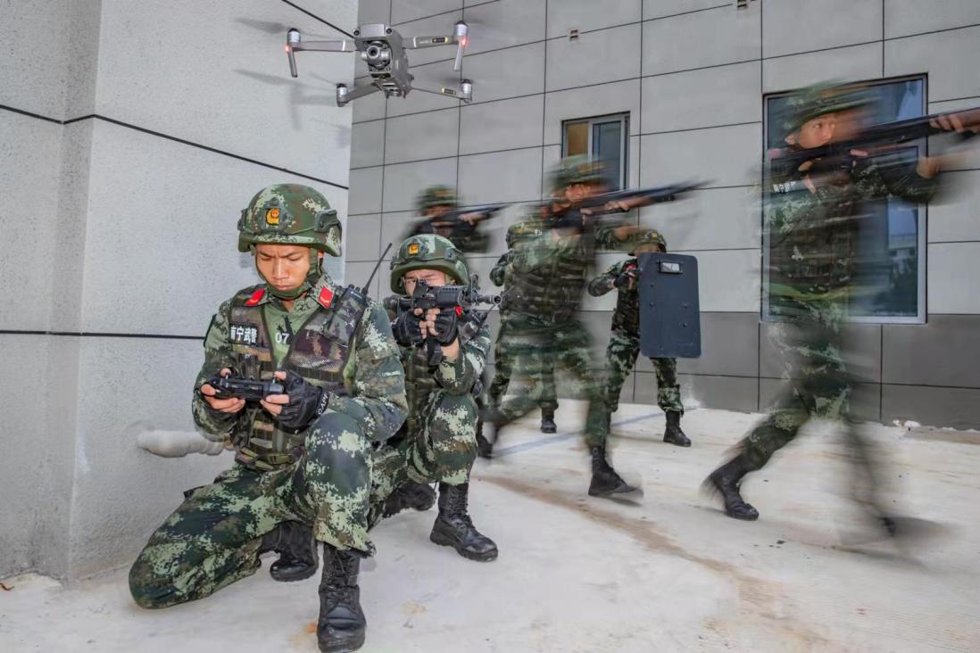 快速集结,研判形势,武力突击,追逃搜捕……10月19日,武警广西总队南宁