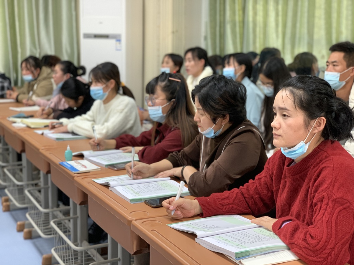 《專業賦能:構建新型師生關係》的專題講座