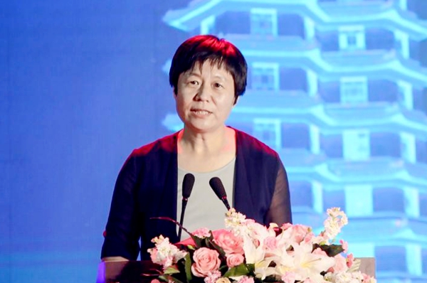 二七区委常委,常务副区长李雅致欢迎辞表示,二七区是郑州市的商贸中心