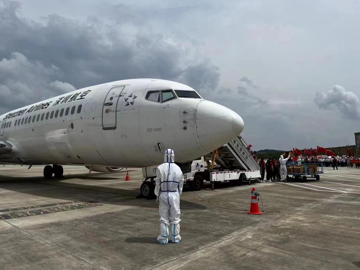 今天，玉林迎来了首架波音737客机！_机场