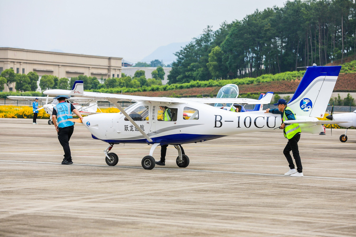 全国轻型飞机锦标赛新昌开幕   航空运动带动产业发展