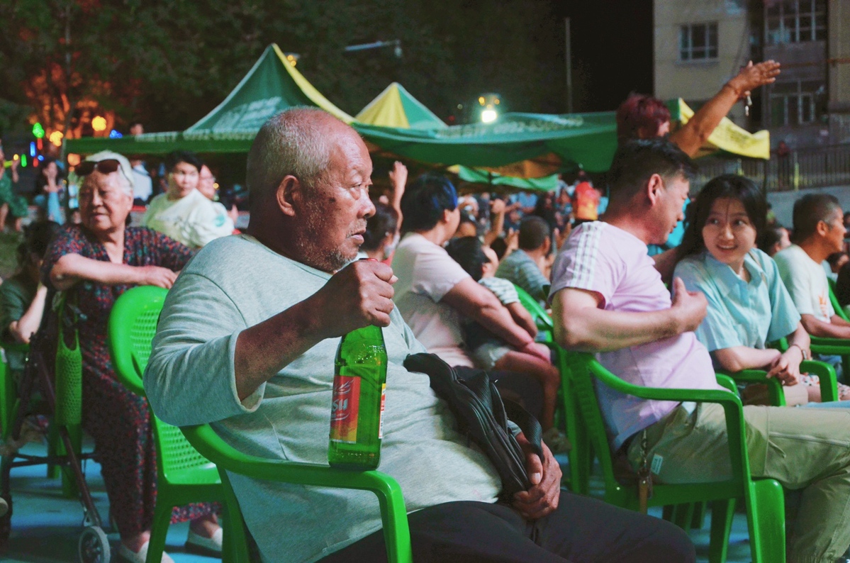 新疆乌苏啤酒节百姓秀场热闹举行:欢唱欢乐共度夏夜