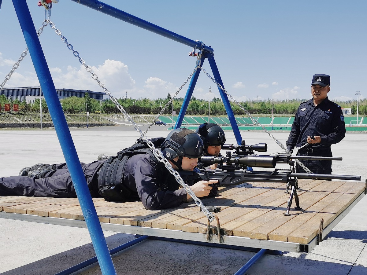 新疆公安厅特警总队:严格训练成就培训标杆