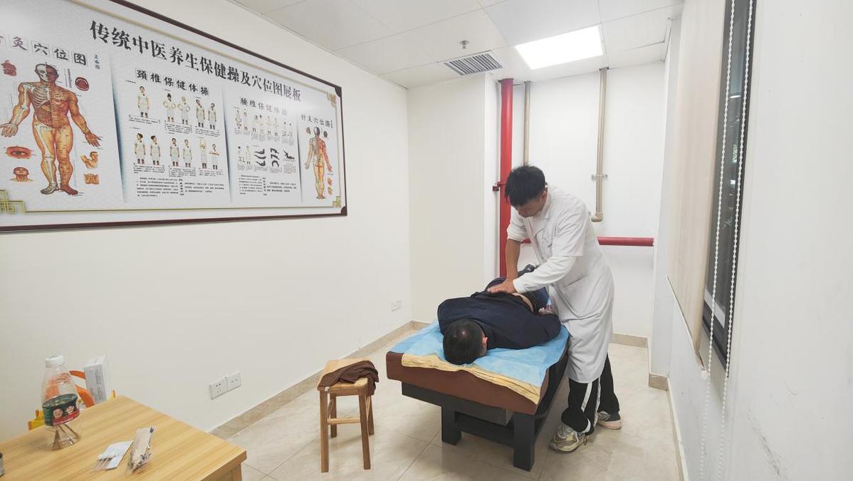 The ＂Healthy Cabin＂ of the Enterprise Public Health Service Station of Lianhe Street Science City in Huangpu District was officially launched.