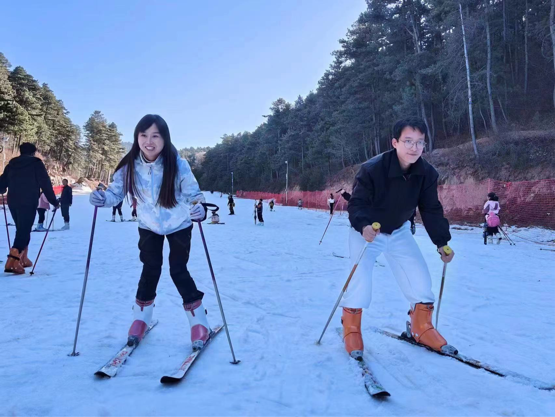 銅川后,可先到玉華宮參觀冬日美景,再到西北地區唯一的松林滑雪場