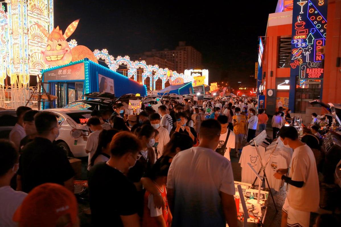 乌鲁木齐夜晚街景图片图片