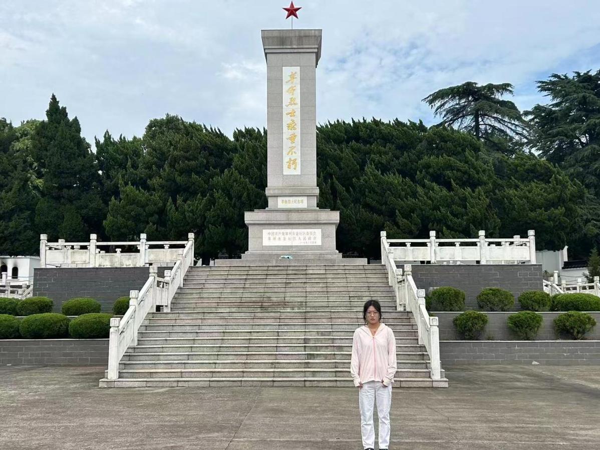 十四军纪念馆参观学习图为团队成员在盐城市新四军纪念馆参观学习图为