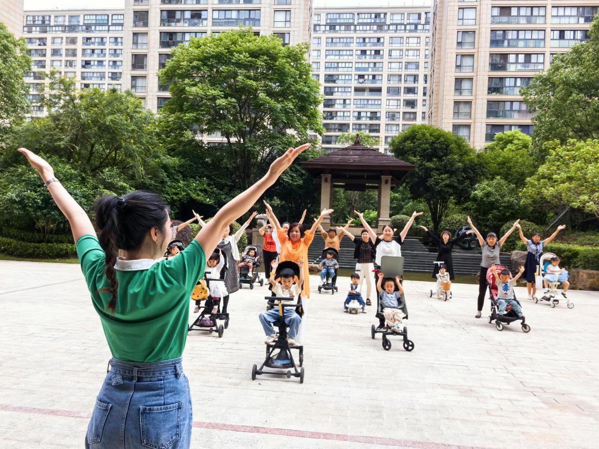 Taizhou的一所大学创建了一个“在空中骑行的祖母