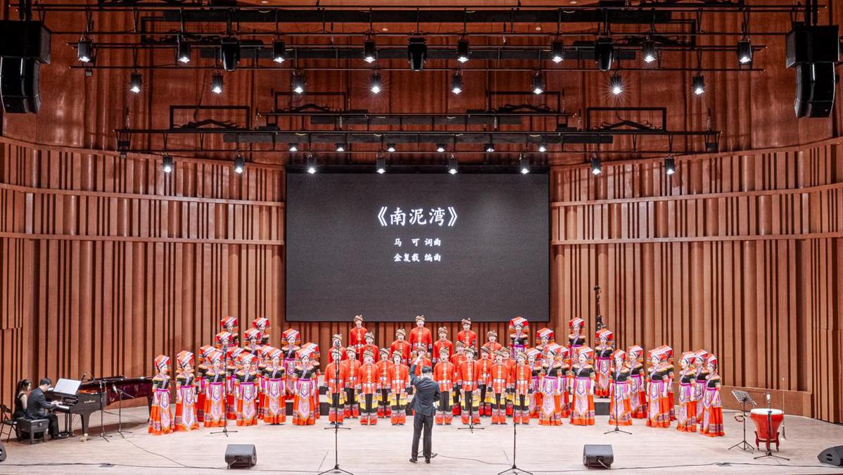 “种子和种子”成功完成了中国民歌合唱音乐会
