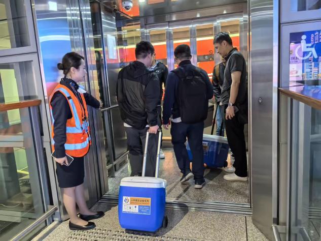 生活接力！中国东部航空公司