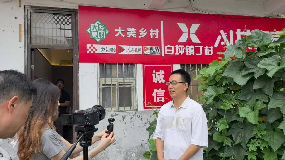 登封白坪镇丁村开启电商助农新模式 共享直播间助力乡村振兴(图2)