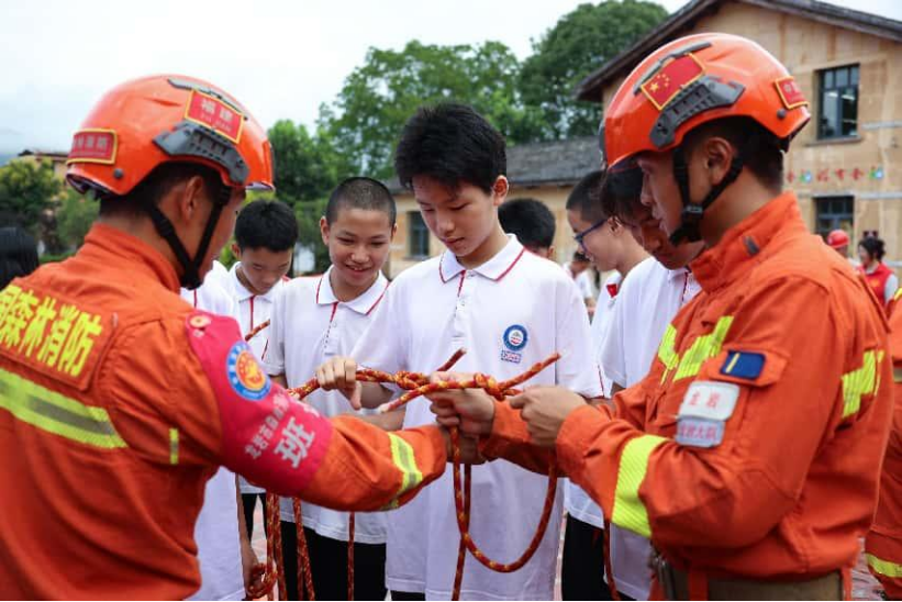 变革，福建：在学校开头学习是安全的，红血线将永远通过